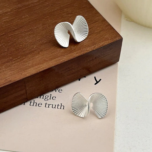 Fan-shaped curved earrings