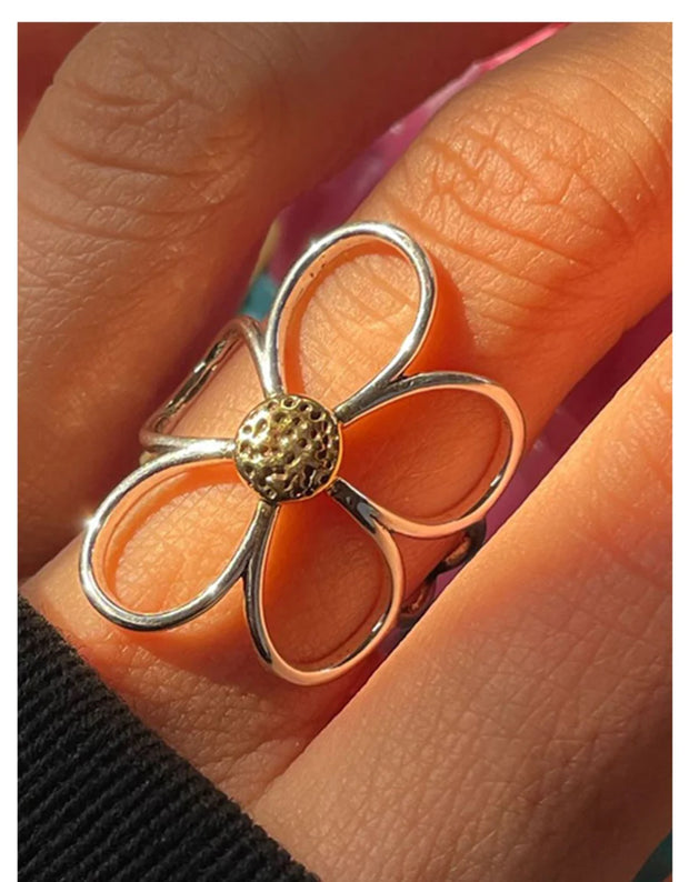 Line Flower Ring