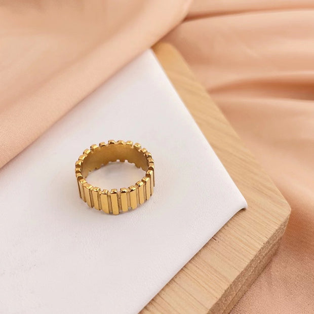 Wave Vertical Stripe Ring