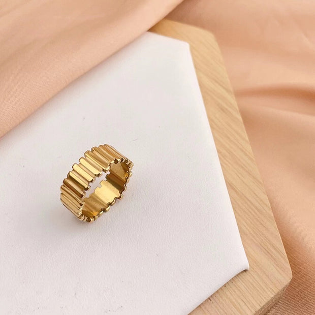 Wave Vertical Stripe Ring