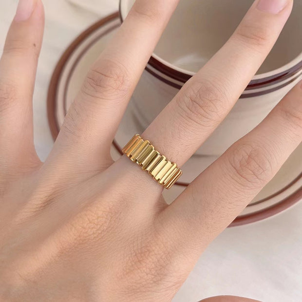 Wave Vertical Stripe Ring