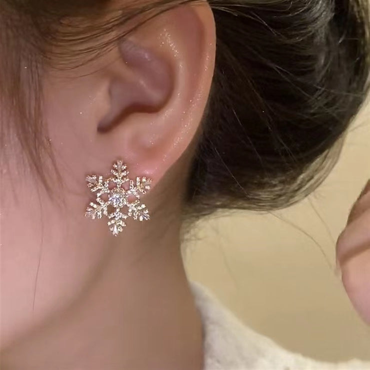 Delicate Snowflake Zirconia Stud Earrings