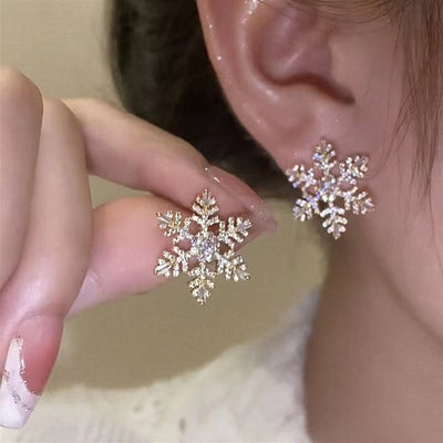 Delicate Snowflake Zirconia Stud Earrings