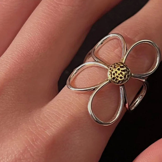 Line Flower Ring