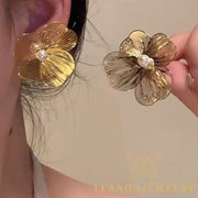 Line Flower Pearl Earrings