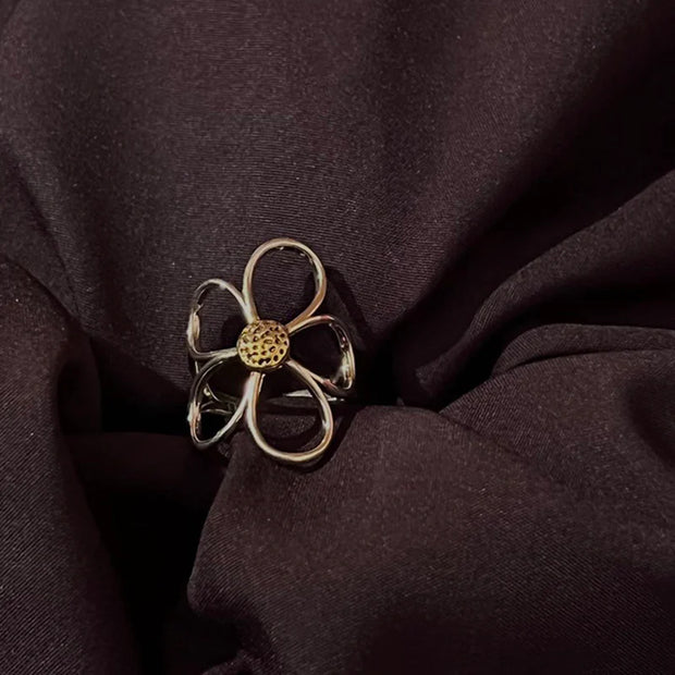 Line Flower Ring